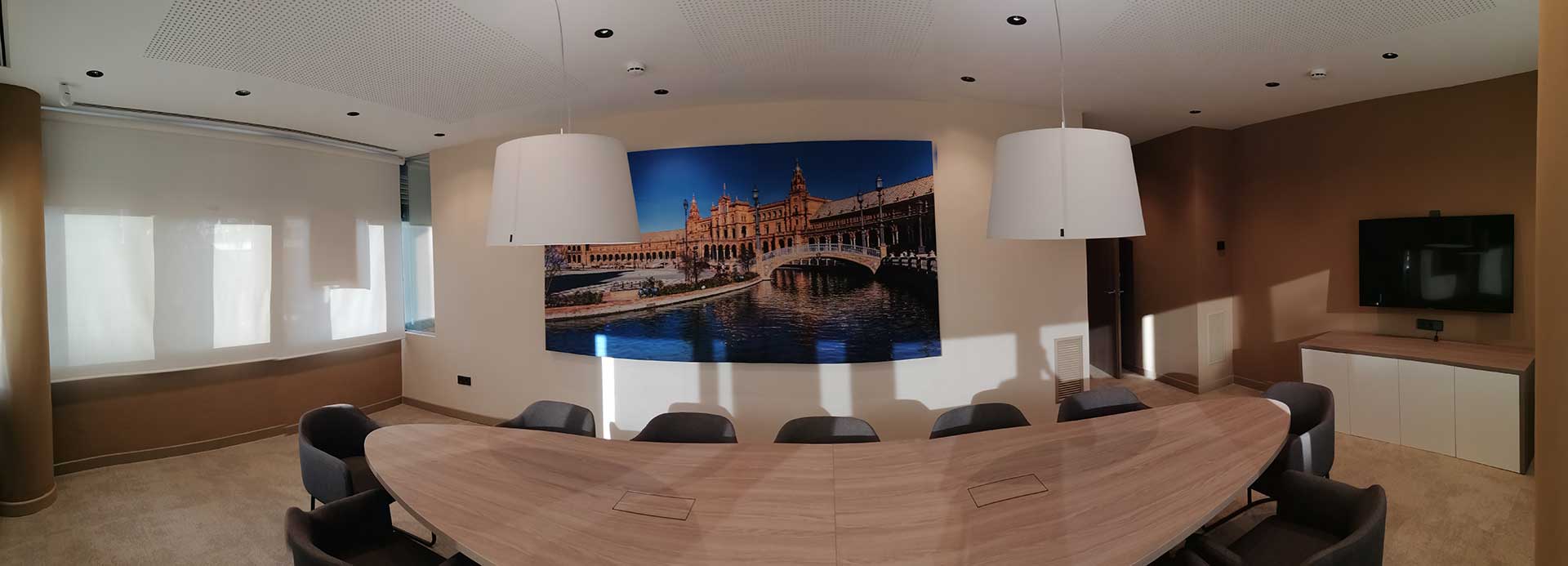 Sala de reuniones de oficina Caixabank en Sevilla