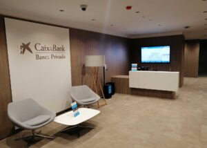 Recepción de oficina Caixabank en Sevilla