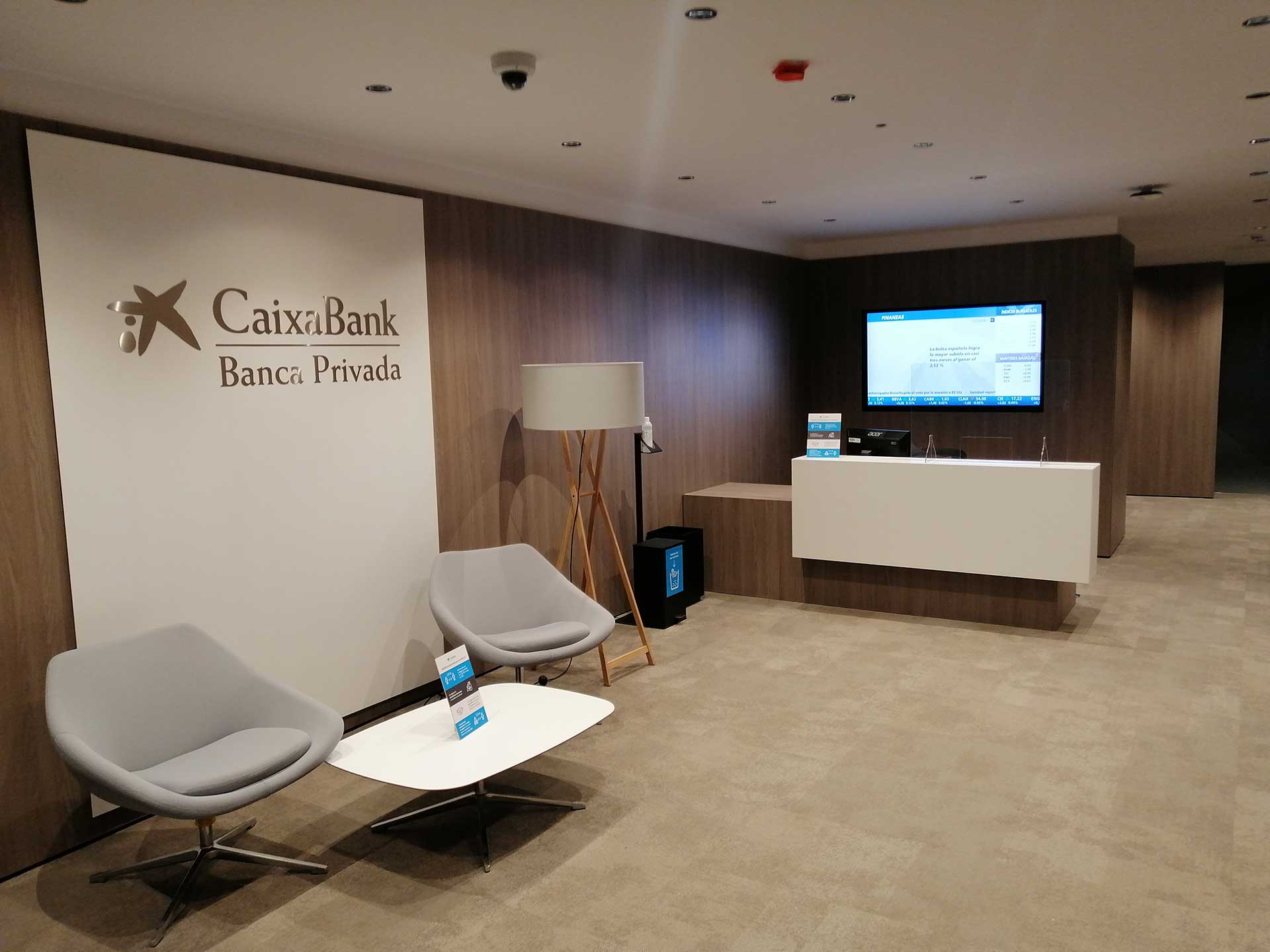 Recepción de oficina Caixabank en Sevilla